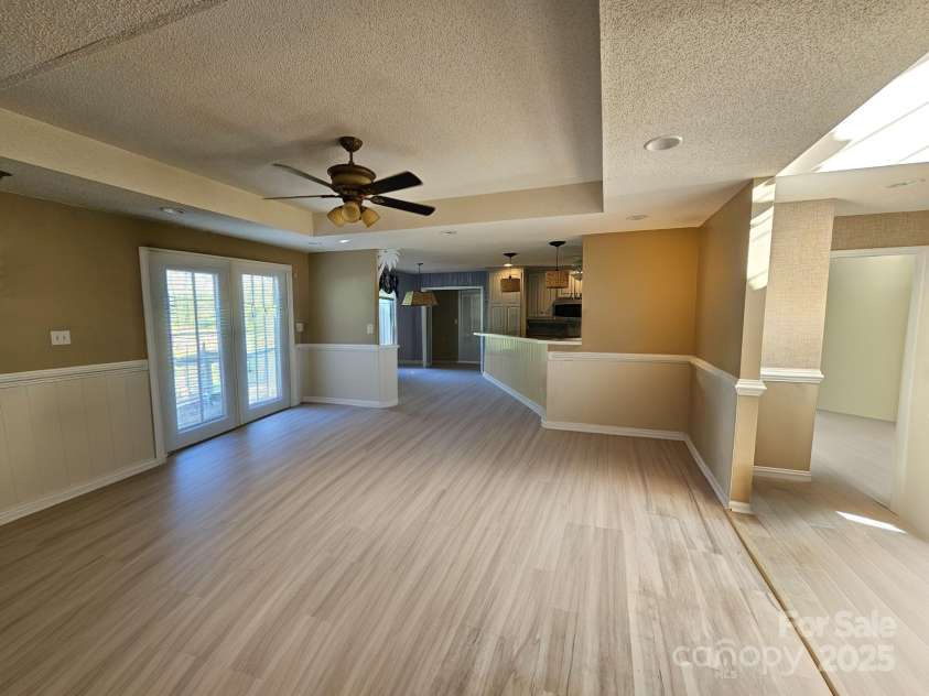 417 Garret Lane, York, SC 29745.  MLS# CAR4275381, YatesRealty ID 23365. Great Room