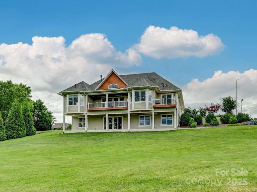 383 Ridgeview Hill Drive, Hendersonville, NC 28791.  MLS# CAR4276059, YatesRealty ID 23366. 