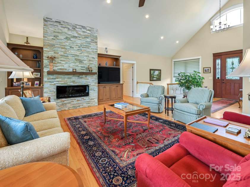 383 Ridgeview Hill Drive, Hendersonville, NC 28791.  MLS# CAR4276059, YatesRealty ID 23366. 