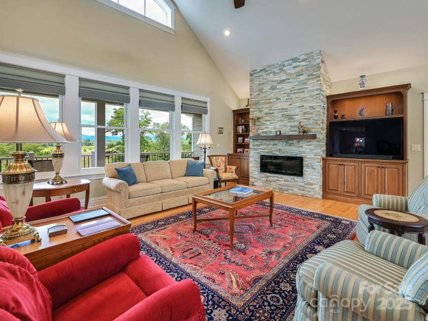 383 Ridgeview Hill Drive, Hendersonville, NC 28791.  MLS# CAR4276059, YatesRealty ID 23366. 