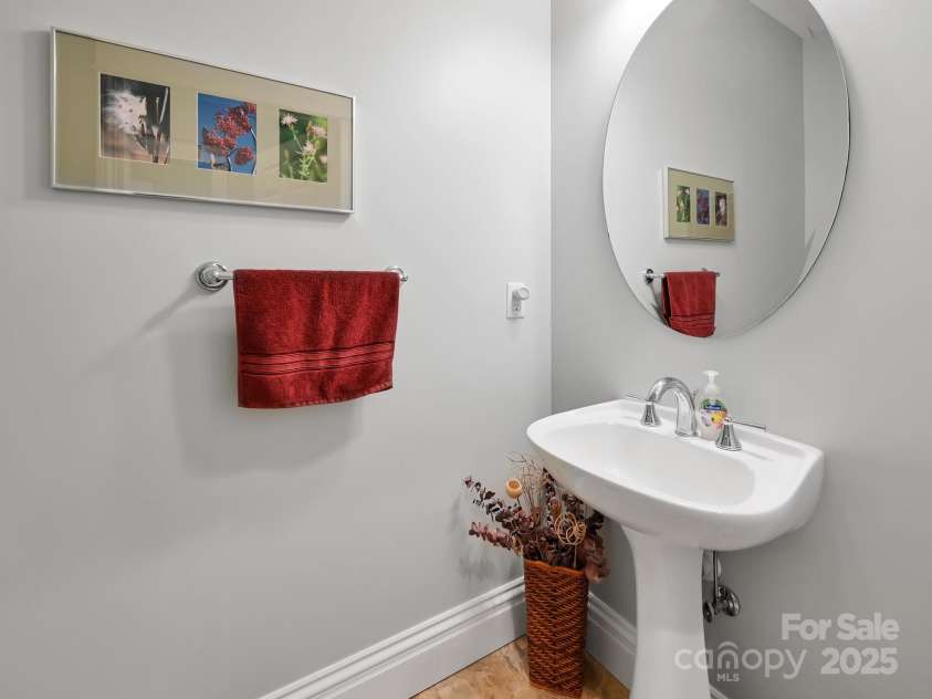 383 Ridgeview Hill Drive, Hendersonville, NC 28791.  MLS# CAR4276059, YatesRealty ID 23366. 