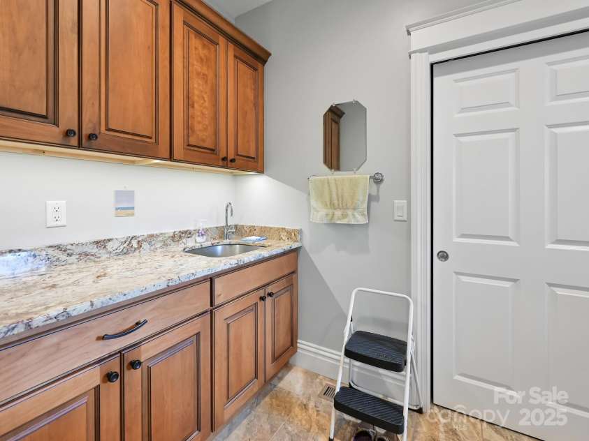 383 Ridgeview Hill Drive, Hendersonville, NC 28791.  MLS# CAR4276059, YatesRealty ID 23366. 