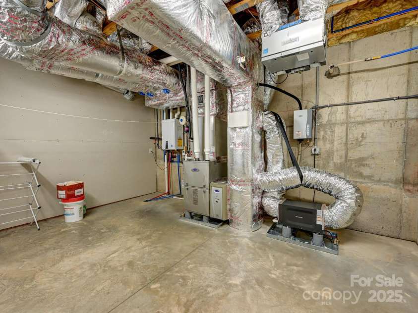 383 Ridgeview Hill Drive, Hendersonville, NC 28791.  MLS# CAR4276059, YatesRealty ID 23366. 