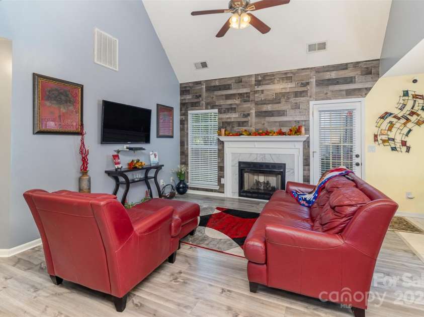 3428 Cranberry Nook Court, Charlotte, NC 28269.  MLS# CAR4263847, YatesRealty ID 23368. 