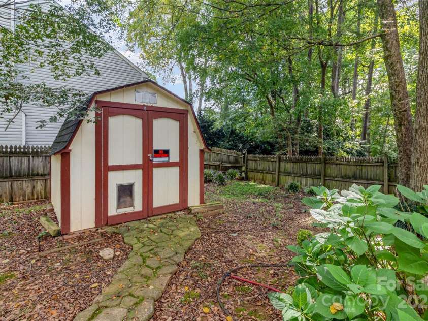 3428 Cranberry Nook Court, Charlotte, NC 28269.  MLS# CAR4263847, YatesRealty ID 23368. 