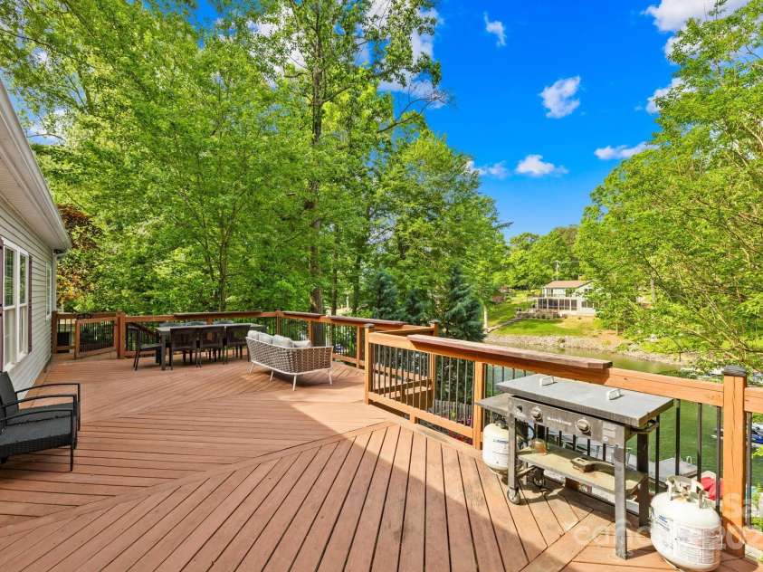 4120 Lake Shore Road, Denver, NC 28037.  MLS# CAR4259557, YatesRealty ID 23369. 