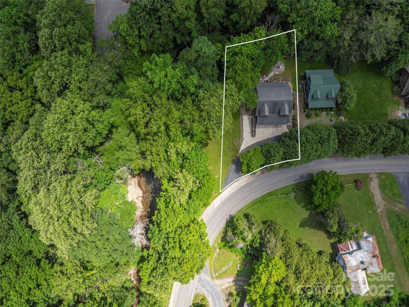 15 Breezy Creek Lane, Maggie Valley, NC 28751.  MLS# CAR4279649, YatesRealty ID 2337. 