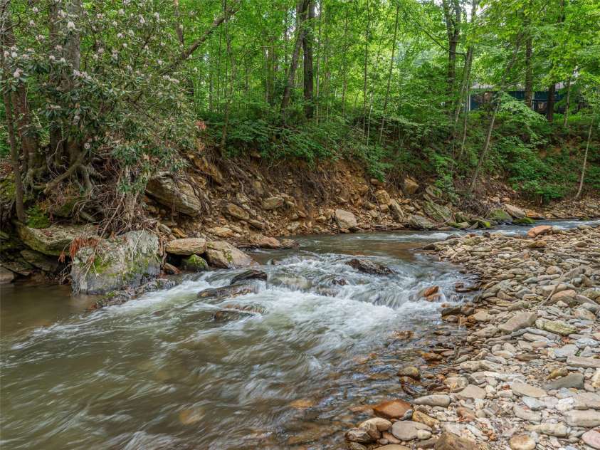 15 Breezy Creek Lane, Maggie Valley, NC 28751.  MLS# CAR4279649, YatesRealty ID 2337. Jonathan Creek