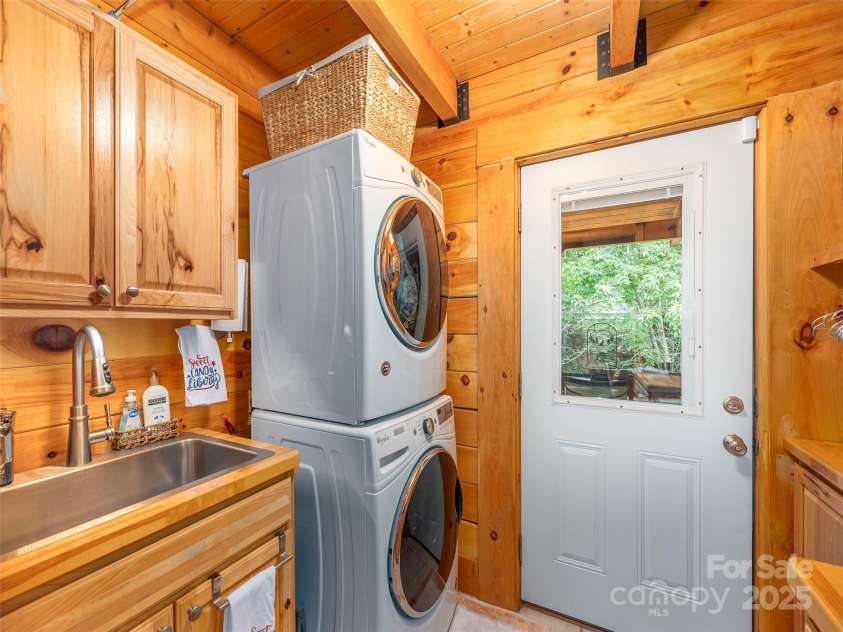 15 Breezy Creek Lane, Maggie Valley, NC 28751.  MLS# CAR4279649, YatesRealty ID 2337. Main level laundry room 