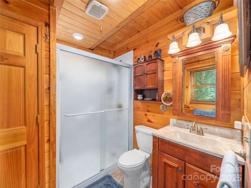 15 Breezy Creek Lane, Maggie Valley, NC 28751.  MLS# CAR4279649, YatesRealty ID 2337. Primary bathroom