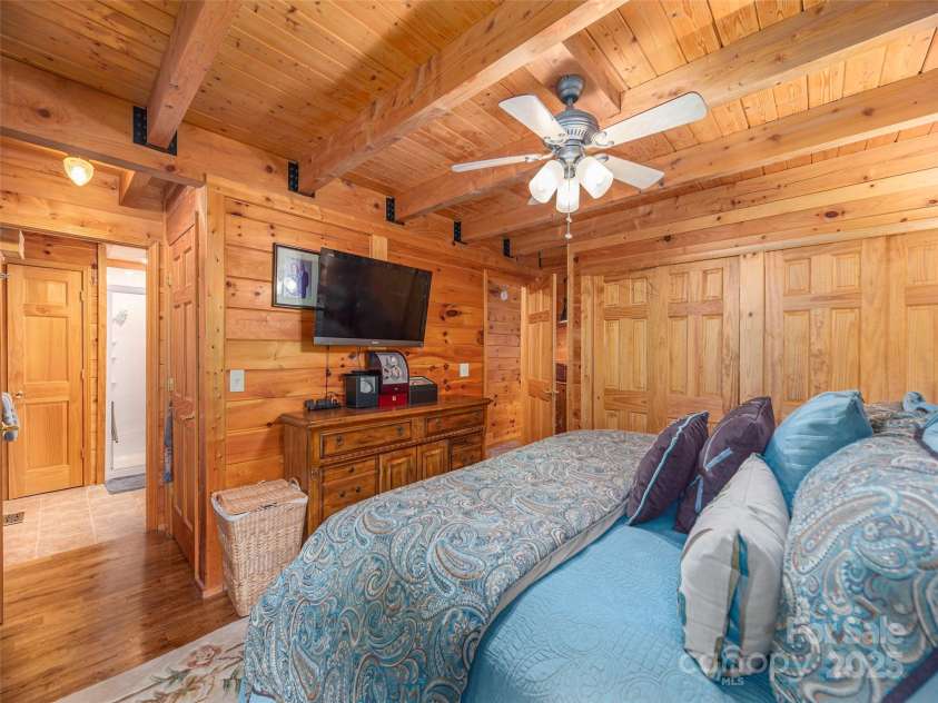 15 Breezy Creek Lane, Maggie Valley, NC 28751.  MLS# CAR4279649, YatesRealty ID 2337. Primary bedroom