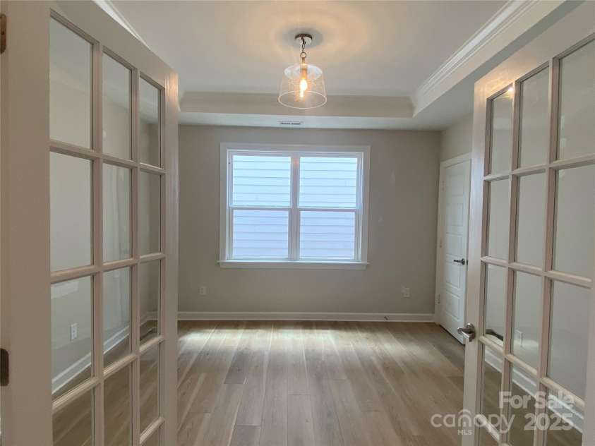 9130 Dulwich Drive, Charlotte, NC 28215.  MLS# CAR4201541, YatesRealty ID 23370. 1st Floor Flex Room