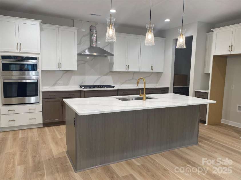 9130 Dulwich Drive, Charlotte, NC 28215.  MLS# CAR4201541, YatesRealty ID 23370. Bedroom 3