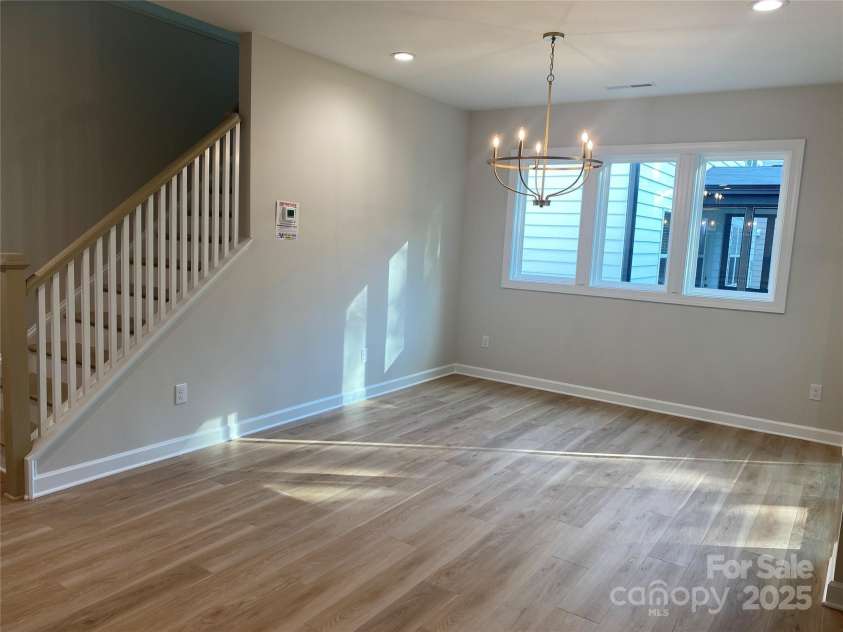 9130 Dulwich Drive, Charlotte, NC 28215.  MLS# CAR4201541, YatesRealty ID 23370. Dining