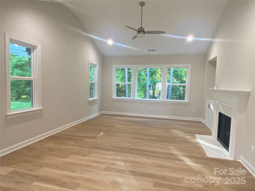 9130 Dulwich Drive, Charlotte, NC 28215.  MLS# CAR4201541, YatesRealty ID 23370. Family Room