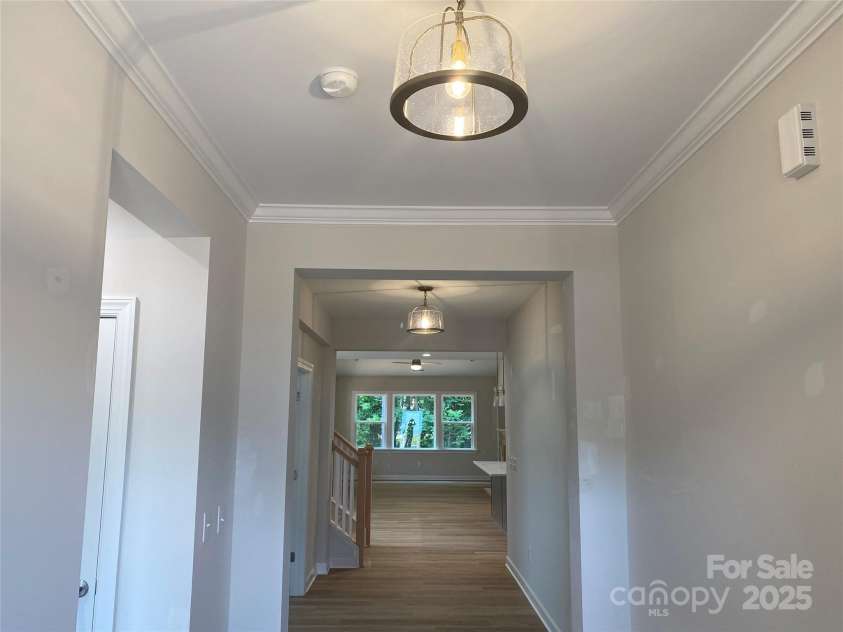 9130 Dulwich Drive, Charlotte, NC 28215.  MLS# CAR4201541, YatesRealty ID 23370. Foyer