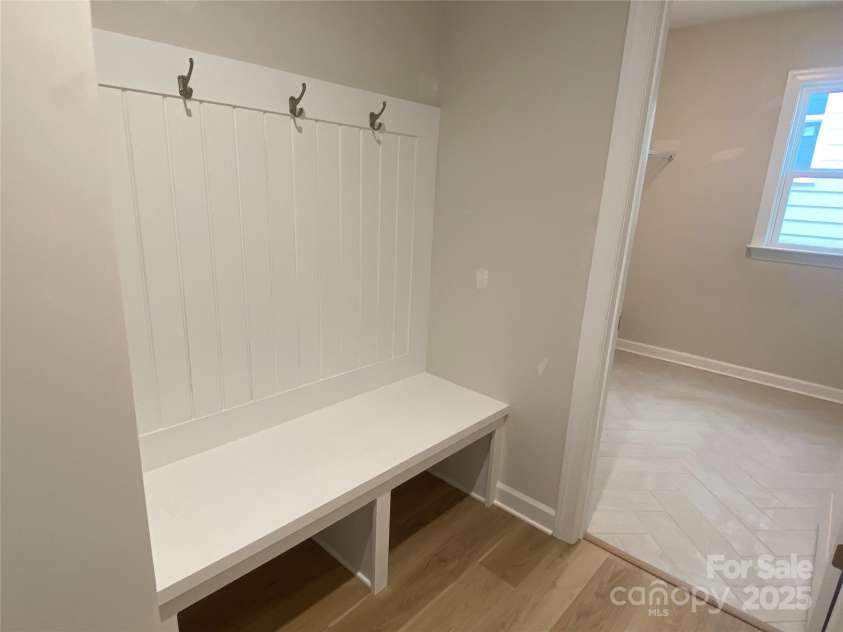 9130 Dulwich Drive, Charlotte, NC 28215.  MLS# CAR4201541, YatesRealty ID 23370. Mud Room