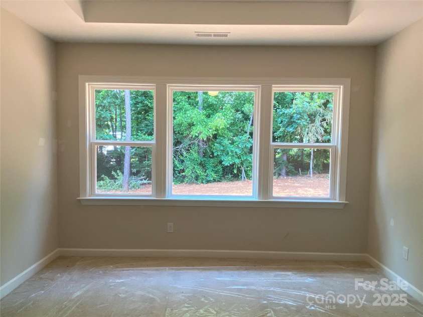 9130 Dulwich Drive, Charlotte, NC 28215.  MLS# CAR4201541, YatesRealty ID 23370. Premier Bedroom