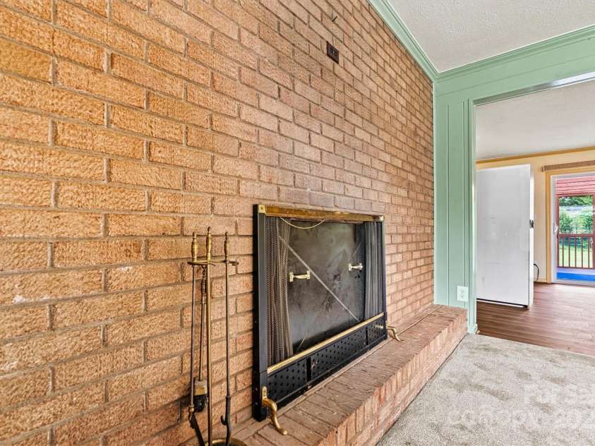 141 Porter Road, Statesville, NC 28625.  MLS# CAR4263892, YatesRealty ID 23373. 
