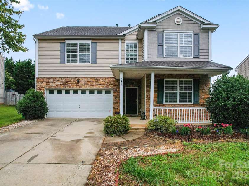 1911 Savannah Hills Drive, Matthews, NC 28105.  MLS# CAR4260112, YatesRealty ID 23377. 