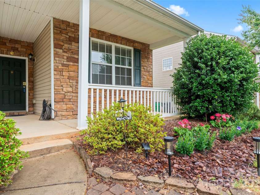 1911 Savannah Hills Drive, Matthews, NC 28105.  MLS# CAR4260112, YatesRealty ID 23377. 