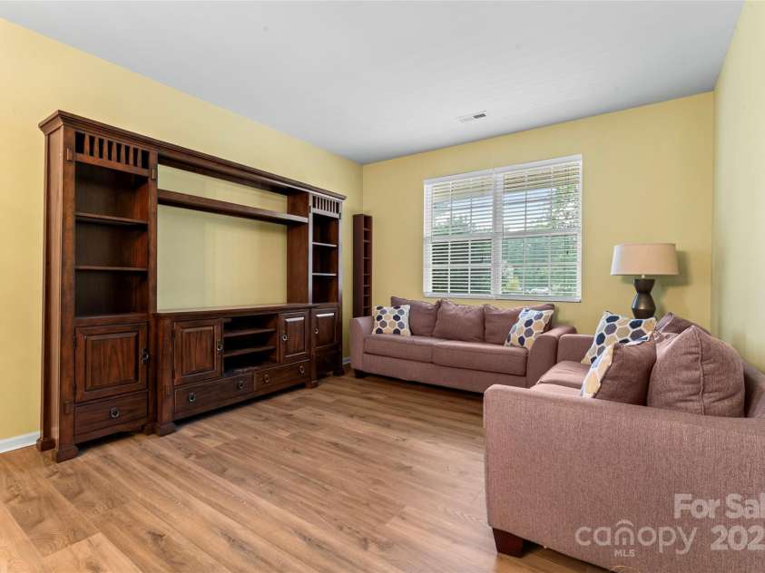 1911 Savannah Hills Drive, Matthews, NC 28105.  MLS# CAR4260112, YatesRealty ID 23377. 