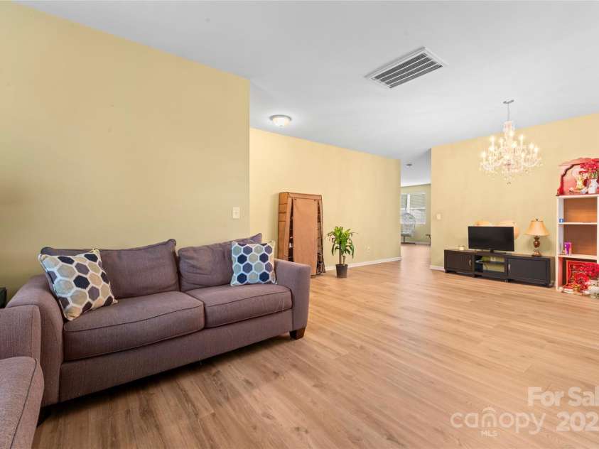 1911 Savannah Hills Drive, Matthews, NC 28105.  MLS# CAR4260112, YatesRealty ID 23377. 