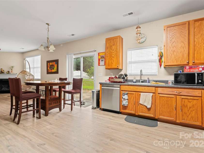 1911 Savannah Hills Drive, Matthews, NC 28105.  MLS# CAR4260112, YatesRealty ID 23377. 