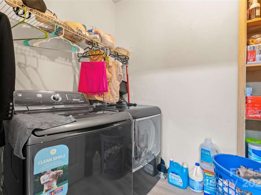 1911 Savannah Hills Drive, Matthews, NC 28105.  MLS# CAR4260112, YatesRealty ID 23377. 