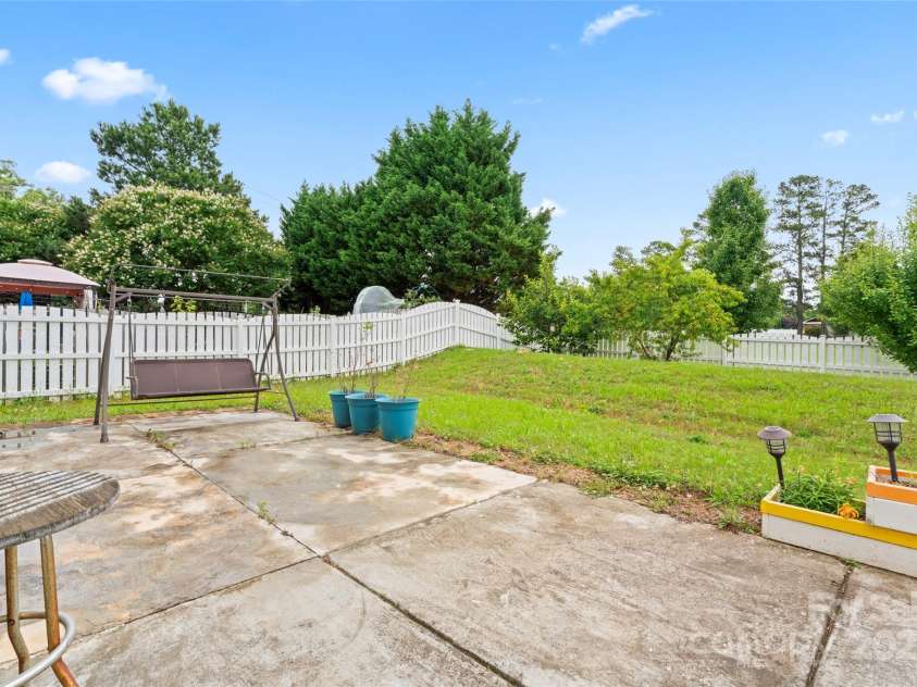 1911 Savannah Hills Drive, Matthews, NC 28105.  MLS# CAR4260112, YatesRealty ID 23377. 