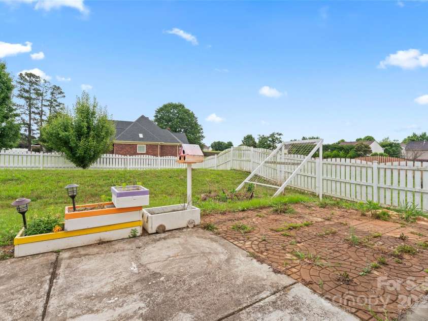 1911 Savannah Hills Drive, Matthews, NC 28105.  MLS# CAR4260112, YatesRealty ID 23377. 