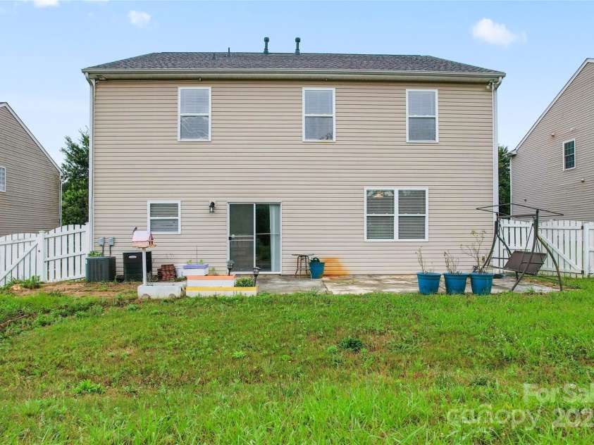 1911 Savannah Hills Drive, Matthews, NC 28105.  MLS# CAR4260112, YatesRealty ID 23377. 