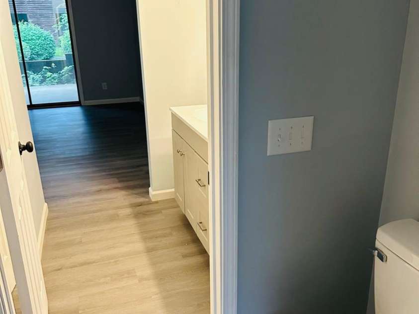 8029 Cedar Glen Drive, Charlotte, NC 28212.  MLS# CAR4382249, YatesRealty ID 23377. Bath to Bedroom