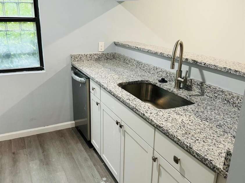 8029 Cedar Glen Drive, Charlotte, NC 28212.  MLS# CAR4382249, YatesRealty ID 23377. Kitchen Sink