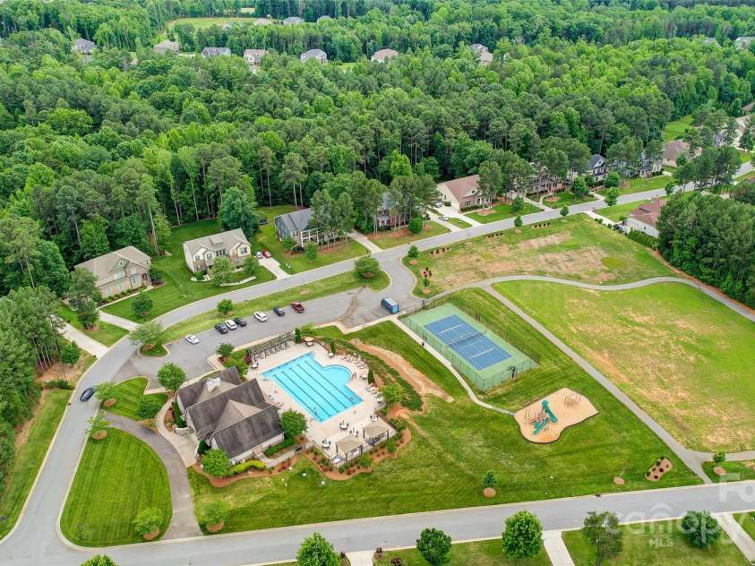 319 San Agustin Drive, Mooresville, NC 28117.  MLS# CAR4263514, YatesRealty ID 23379. Community Amenities Center