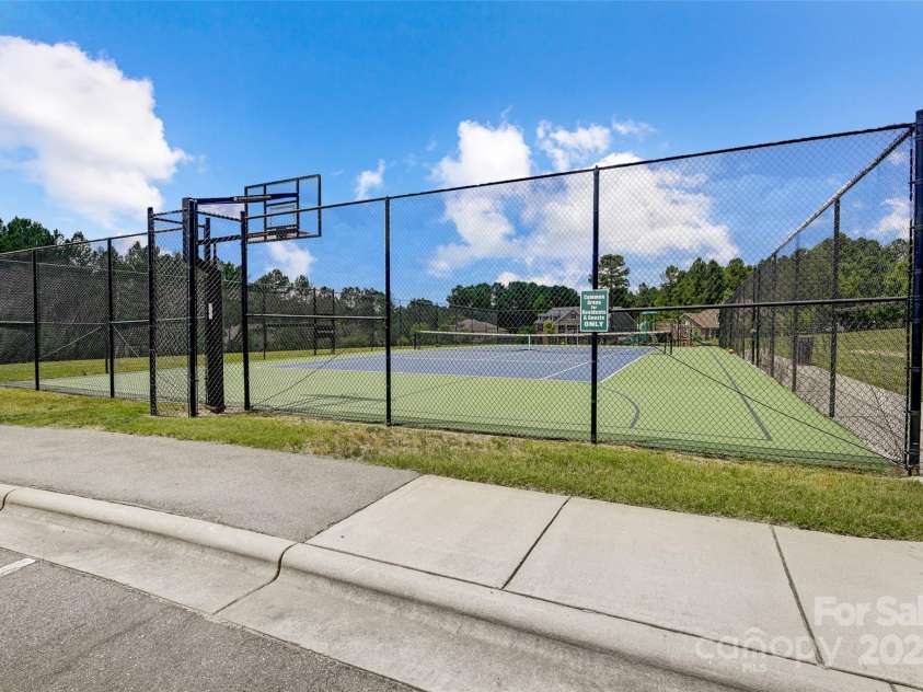 319 San Agustin Drive, Mooresville, NC 28117.  MLS# CAR4263514, YatesRealty ID 23379. Community Sport Court