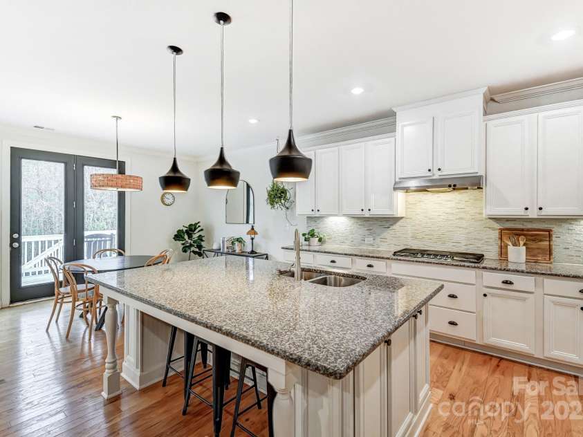 319 San Agustin Drive, Mooresville, NC 28117.  MLS# CAR4263514, YatesRealty ID 23379. Main Level Kitchen