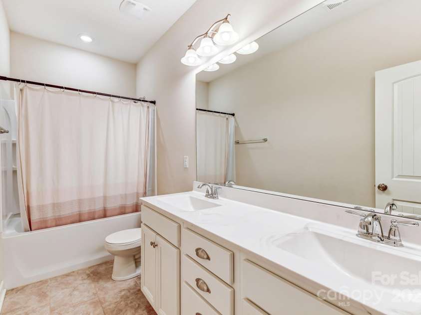 319 San Agustin Drive, Mooresville, NC 28117.  MLS# CAR4263514, YatesRealty ID 23379. Upstairs Guest Bath #2