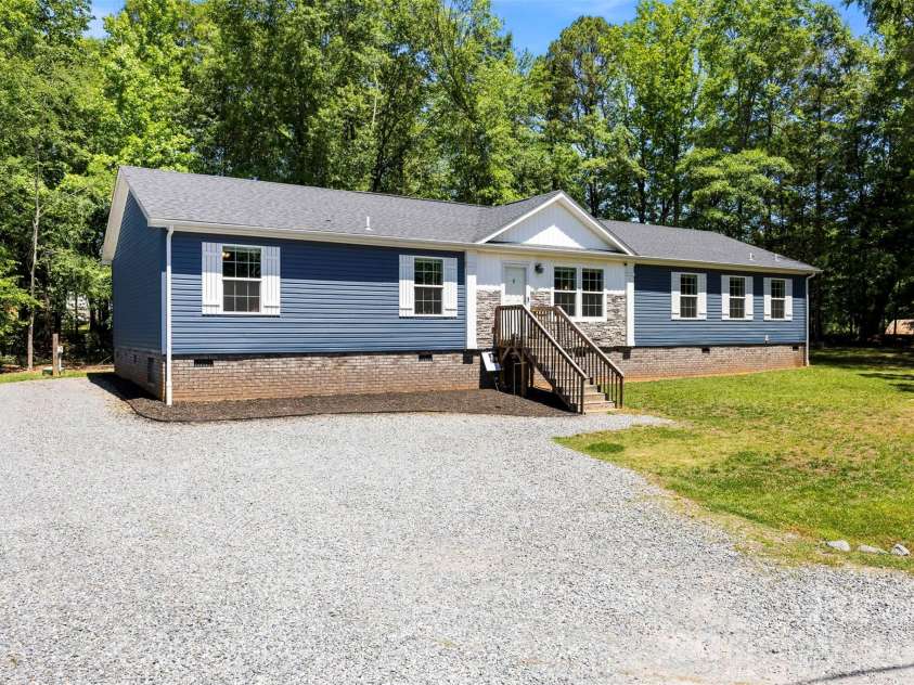 959 Wendover Heights Drive, Shelby, NC 28150.  MLS# CAR4381931, YatesRealty ID 23379. 