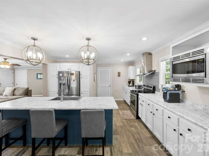 959 Wendover Heights Drive, Shelby, NC 28150.  MLS# CAR4381931, YatesRealty ID 23379. 