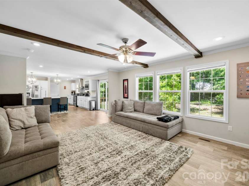959 Wendover Heights Drive, Shelby, NC 28150.  MLS# CAR4381931, YatesRealty ID 23379. 