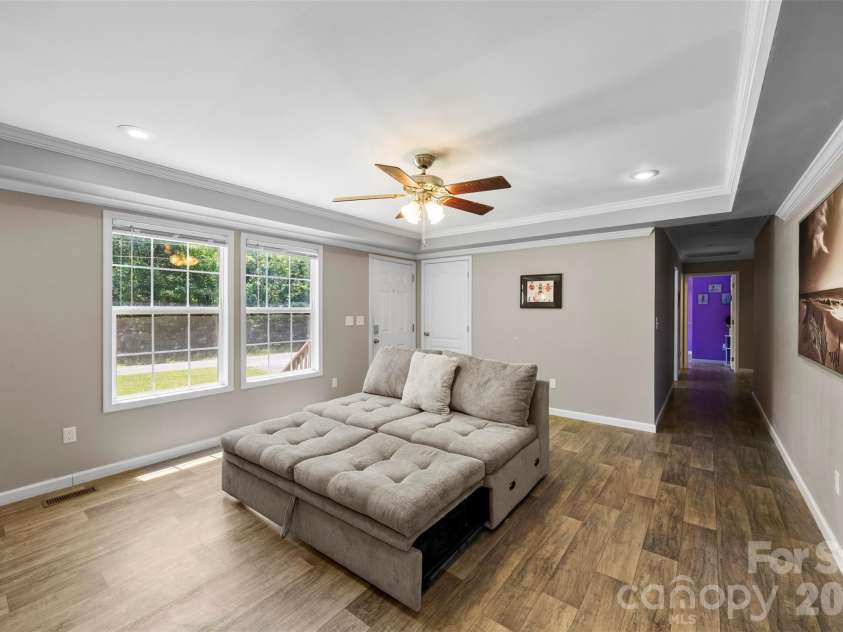 959 Wendover Heights Drive, Shelby, NC 28150.  MLS# CAR4381931, YatesRealty ID 23379. 