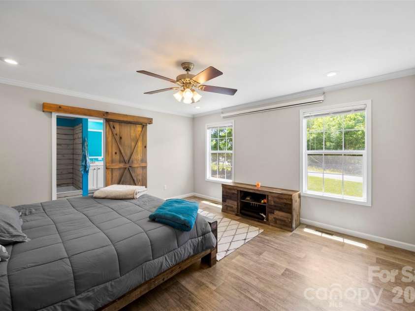 959 Wendover Heights Drive, Shelby, NC 28150.  MLS# CAR4381931, YatesRealty ID 23379. 
