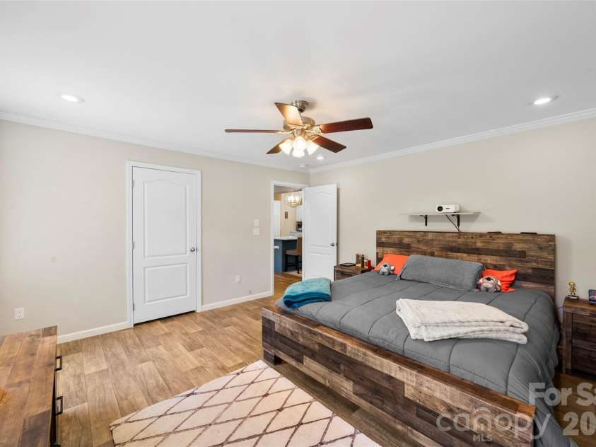 959 Wendover Heights Drive, Shelby, NC 28150.  MLS# CAR4381931, YatesRealty ID 23379. 