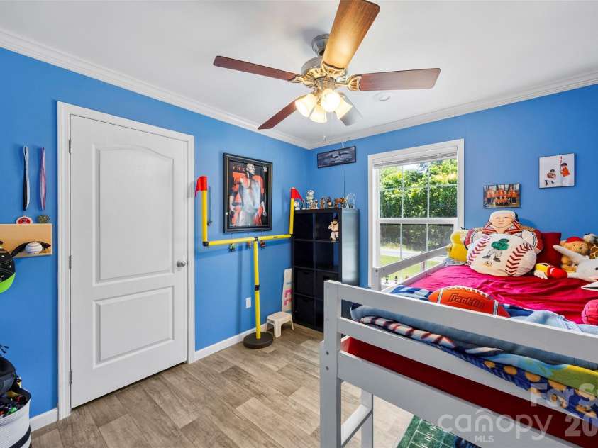 959 Wendover Heights Drive, Shelby, NC 28150.  MLS# CAR4381931, YatesRealty ID 23379. 