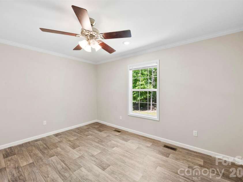959 Wendover Heights Drive, Shelby, NC 28150.  MLS# CAR4381931, YatesRealty ID 23379. 
