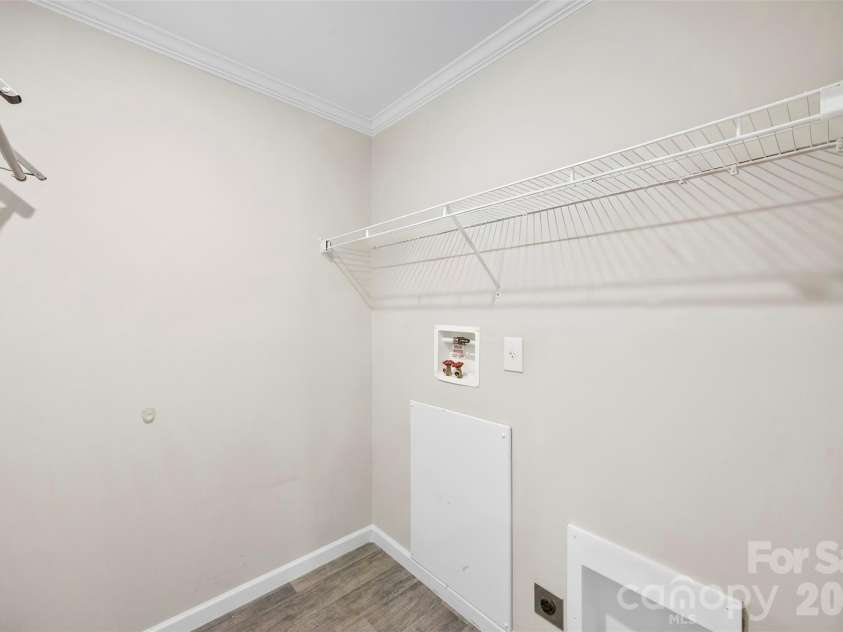 959 Wendover Heights Drive, Shelby, NC 28150.  MLS# CAR4381931, YatesRealty ID 23379. 