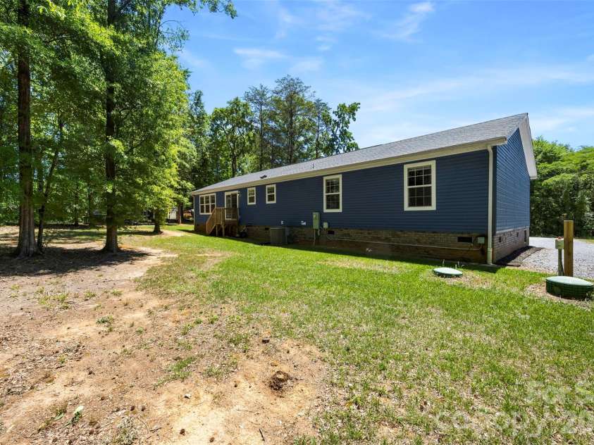 959 Wendover Heights Drive, Shelby, NC 28150.  MLS# CAR4381931, YatesRealty ID 23379. 