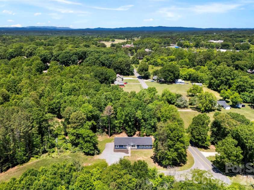 959 Wendover Heights Drive, Shelby, NC 28150.  MLS# CAR4381931, YatesRealty ID 23379. 
