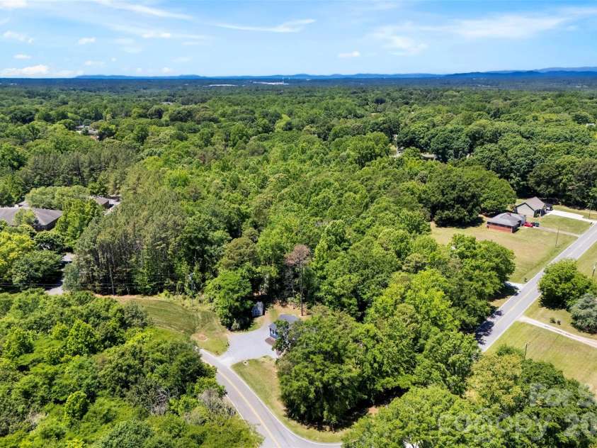 959 Wendover Heights Drive, Shelby, NC 28150.  MLS# CAR4381931, YatesRealty ID 23379. 